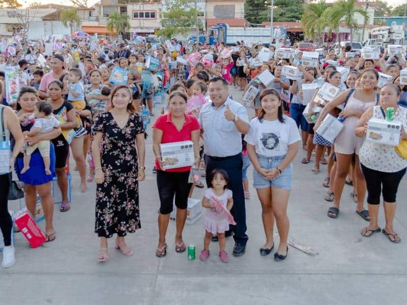 Exitosa Caravana Navideña “2ª Dibuja una Sonrisa” visita colonias en la cabecera de Tulum