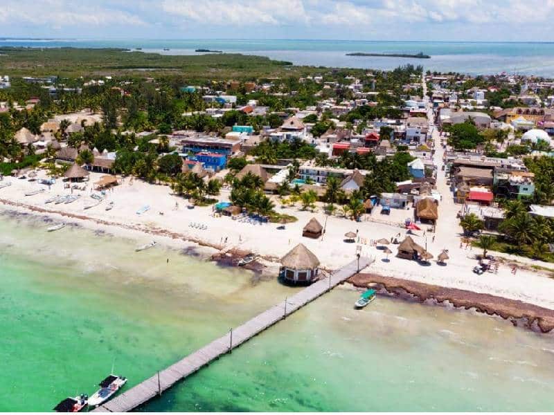 Necesario, contener el crecimiento de Holbox