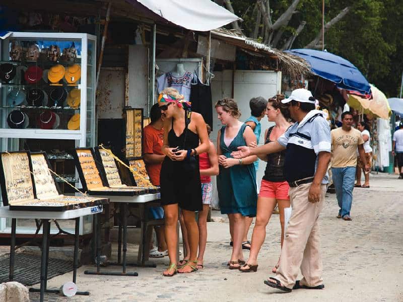 Repunta el ingreso de divisas por visitantes