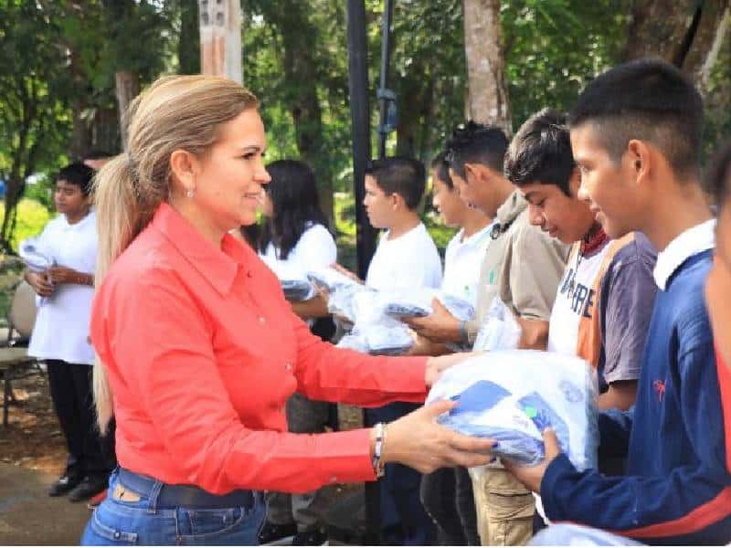 Lili Campos: uniformes llegarán hasta el último rincón de Solidaridad