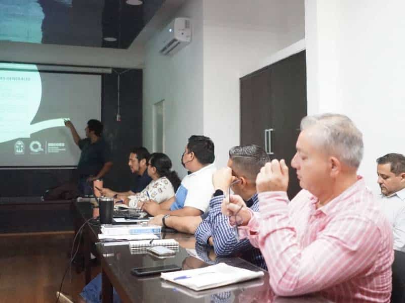 Capacitan a servidores públicos de la entidad