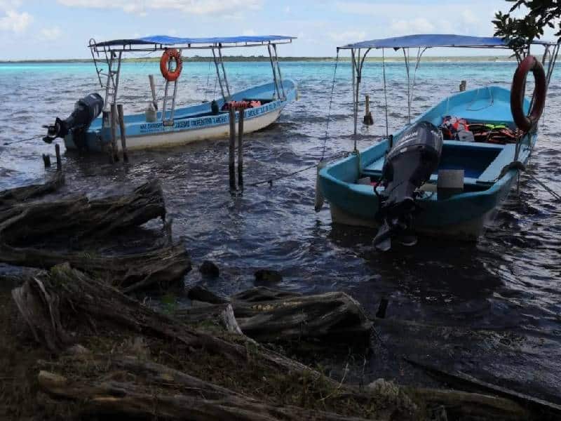 Falta de control de lanchas en Bacalar impacta a la imagen del destino