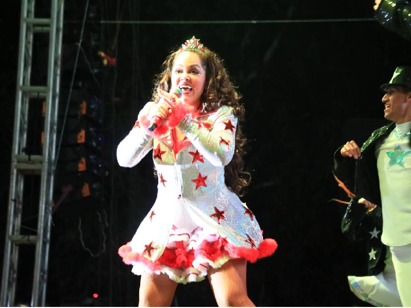 Cerca de 10,000 personas asisten al concierto de Tatiana para festejar el Día de reyes