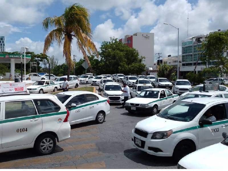 Alistan taxistas protesta masiva