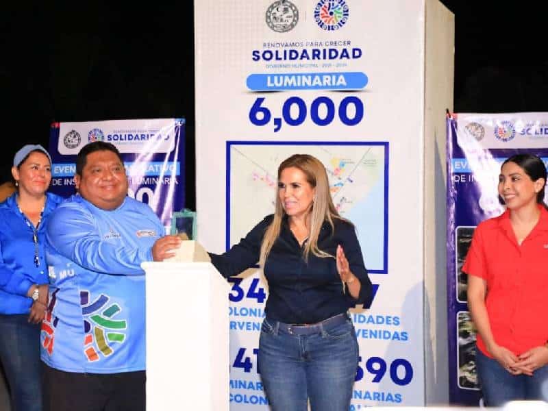 Lili Campos inaugura la luminaria 6 mil en la 5ta Avenida