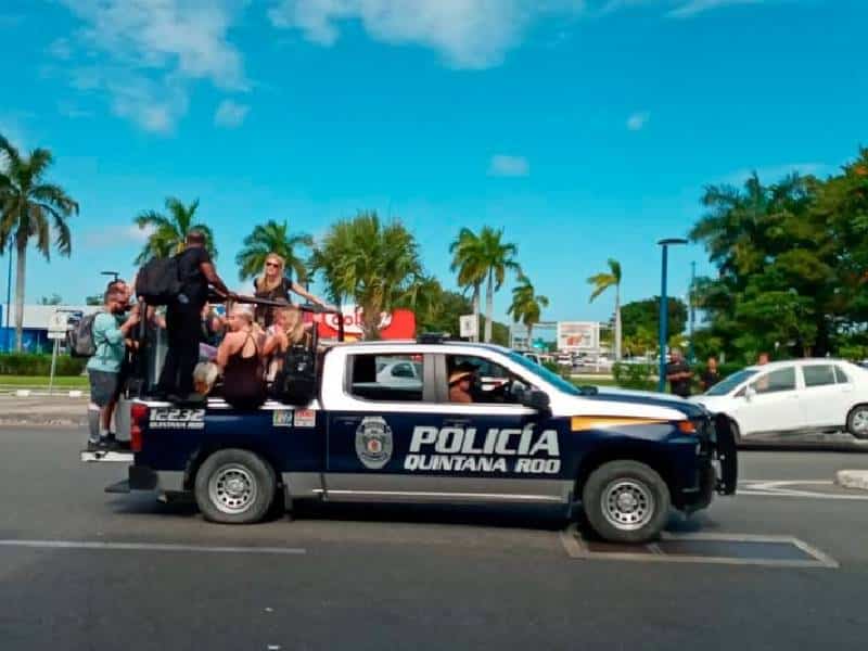 Empresarios de Cancún exigen castigo a taxistas que bloquearon la zona hotelera