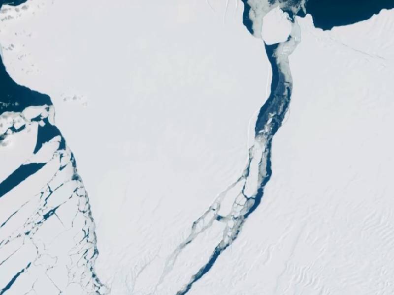 Un iceberg 15 veces más grande que París se desprende de la Antártida