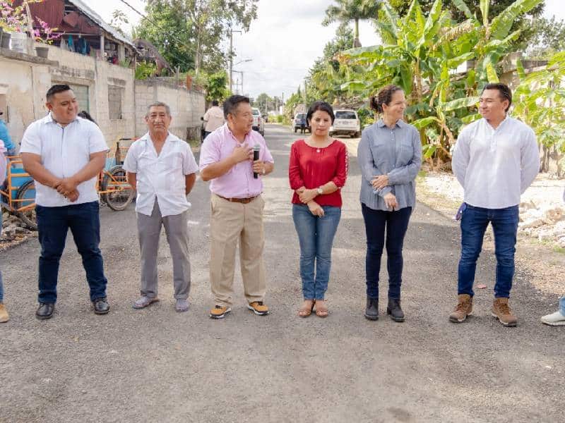 Entrega Marciano Dzul nuevas calles a la población de Coba