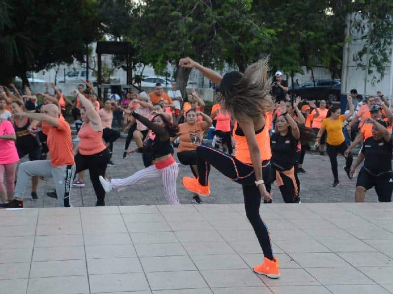 Se lleva a cabo en Playa del Carmen la primer “megaclase naranja” del 2023