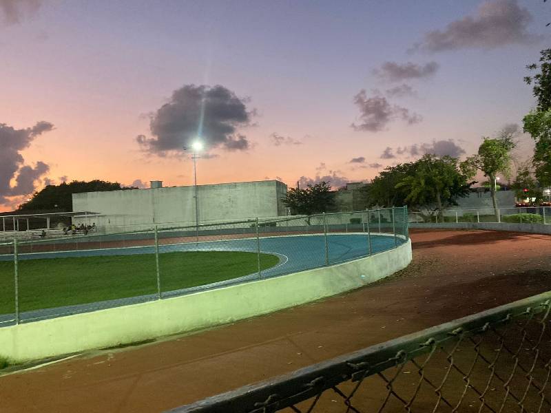 Alumbran la pista de patinaje y mejoras a las gradas