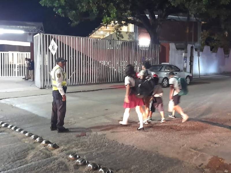 Activan operativos especiales de tránsito en escuelas de Cancún