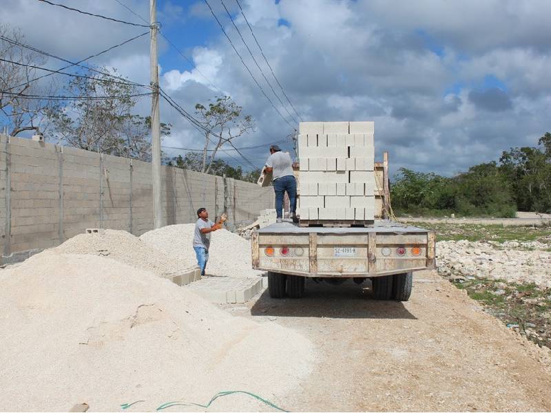 Tulum Country Club dona blocks para construir una casa de asistencia social