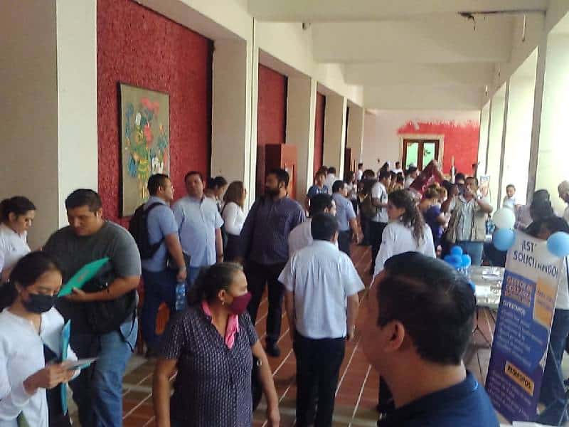 Anuncian 12 mil vacantes federales