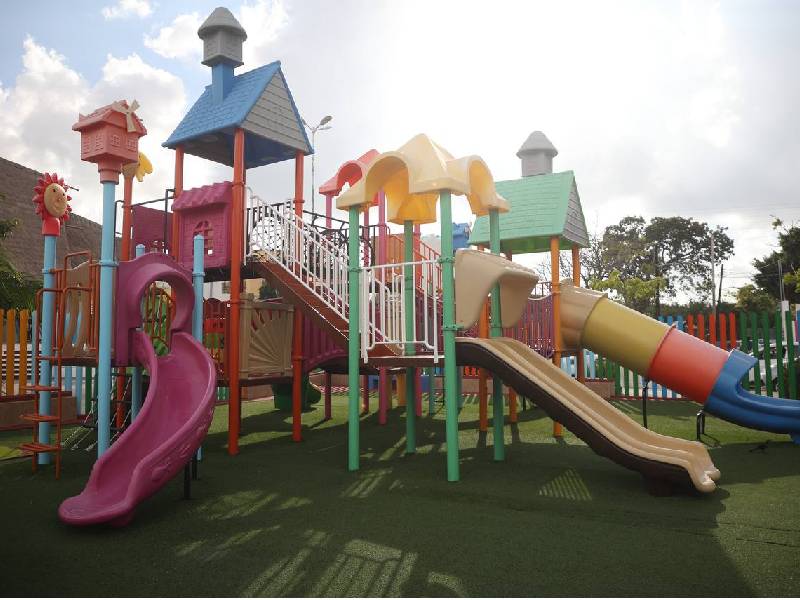 Rehabilitan área de juegos infantiles del parque de Las Palapas en Cancún