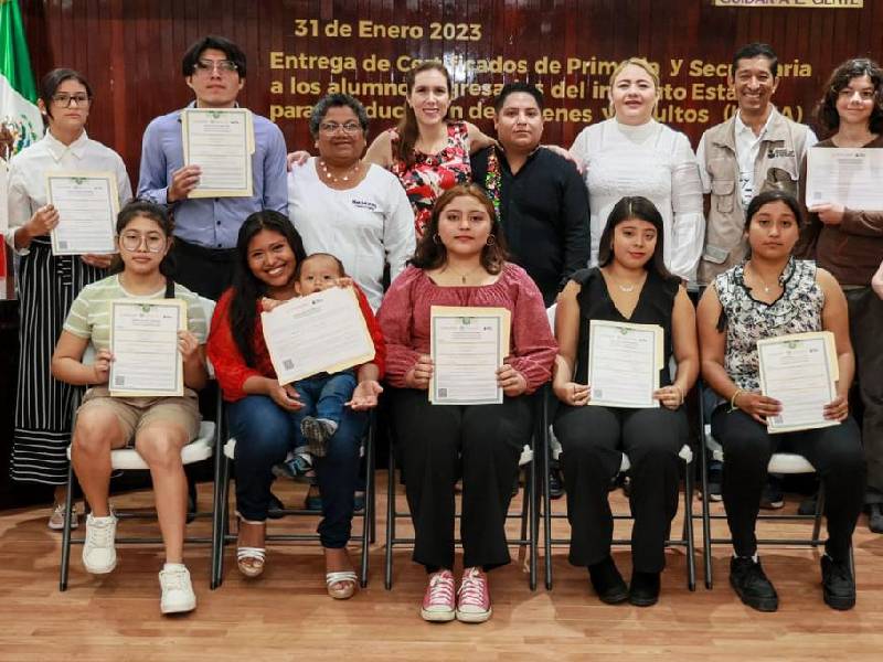 Atenea Gómez impulsa la preparación académica de las isleñas e isleños