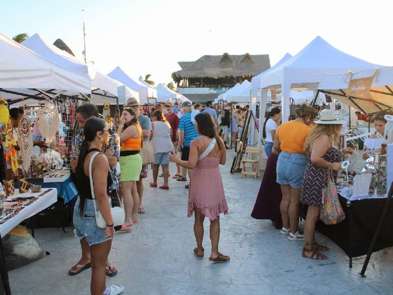 Exitosa combinación de deporte, gastronomía y artesanía en Puerto Morelos