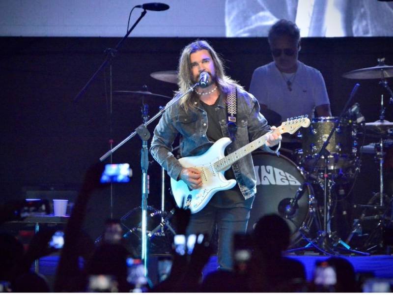 Deleita Juanes a los playenses durante su presentación