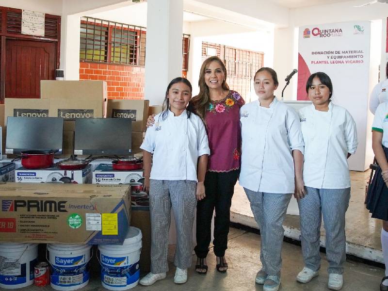 Mara Lezama equipa al CECyTE “Leona Vicario” para uso de sus estudiantes
