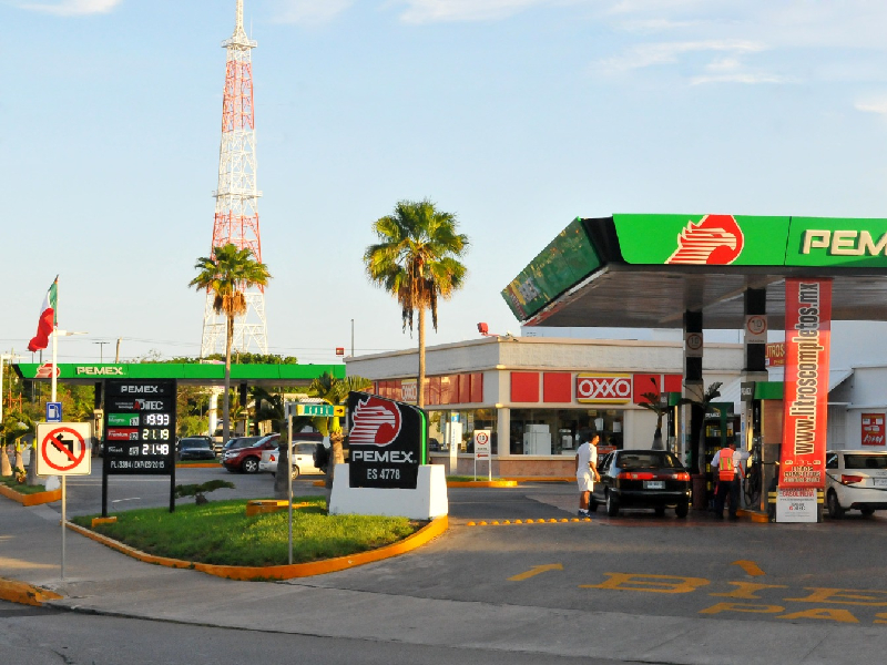 Se quejan de gasolineras que dan litros incompletos