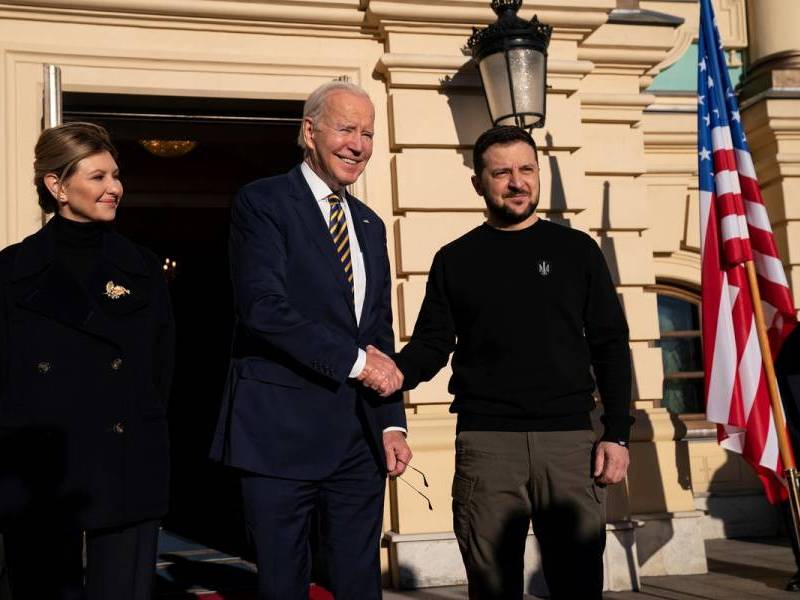 Biden anuncia nuevas entregas de armas a Ucrania en una visita sorpresa a Kiev