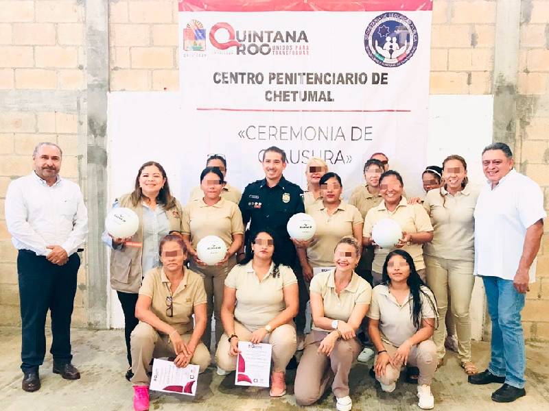 Imparten a internas del penal un curso para elaborar salsas