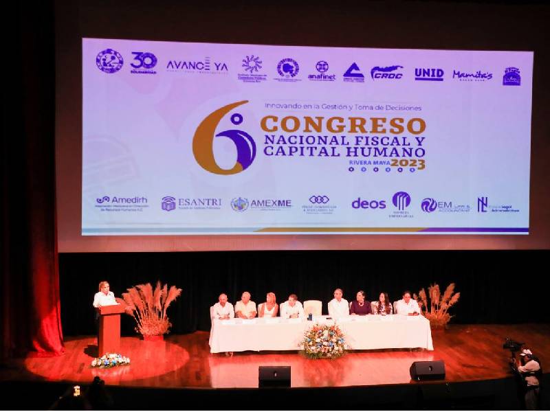 Lili Campos fomenta la actualización fiscal