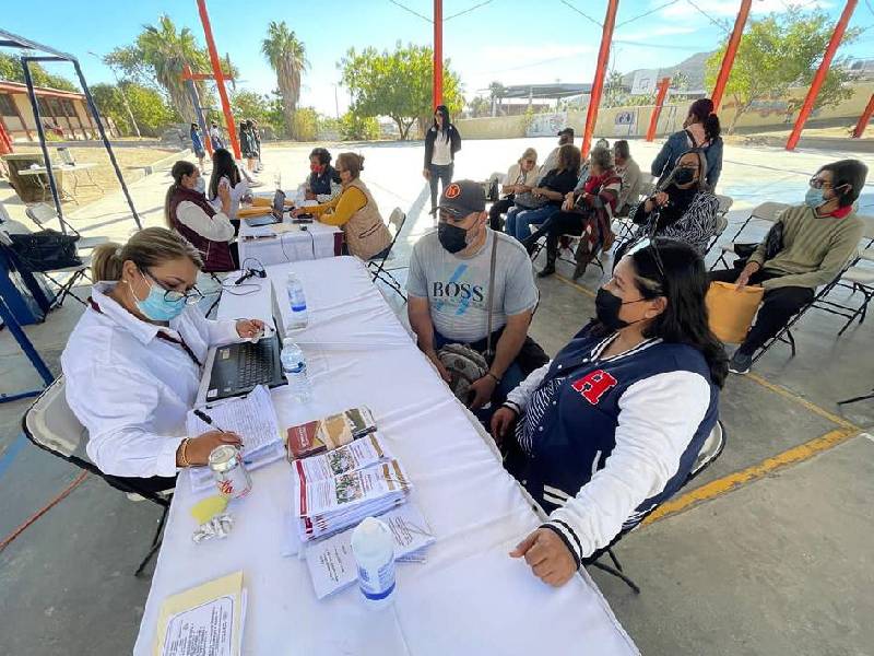 En BCS, implementa Issste feria para acercar las 21 prestaciones a derechohabientes
