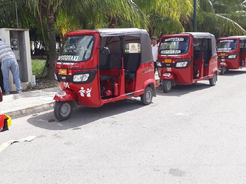 Palomean operación de motos como taxis y reparto a domicilio