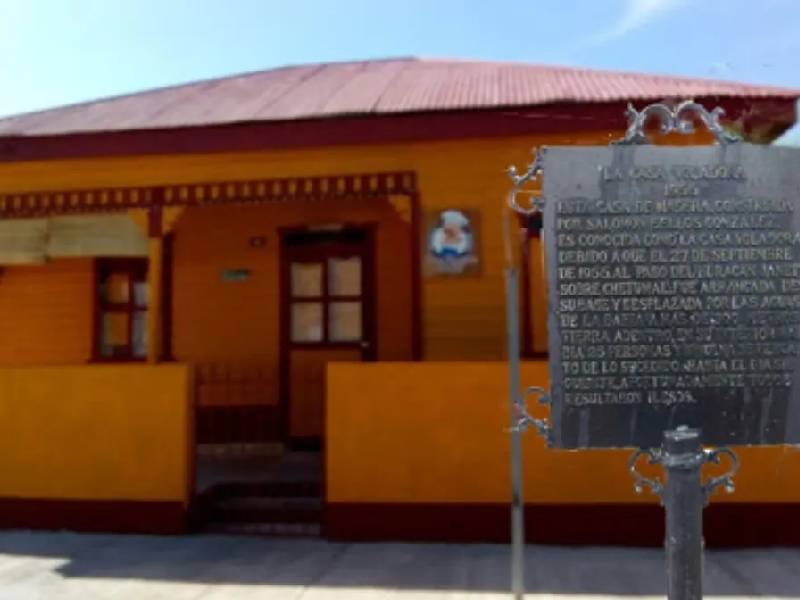 Mantienen en pie a la casa voladora