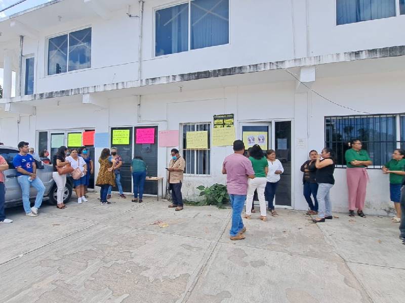 Empleados educativos piden entrega de estímulo incumplido