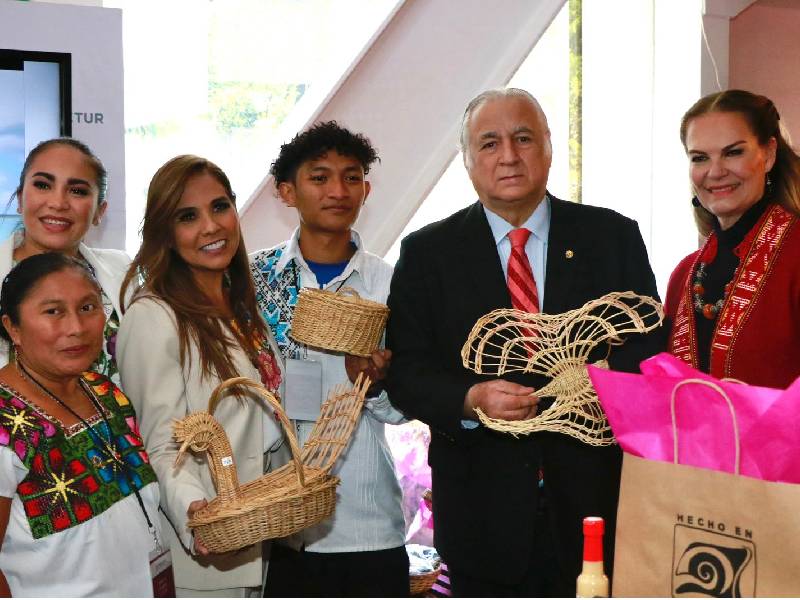Inauguran exposición “El Caribe Mexicano en Punto México”