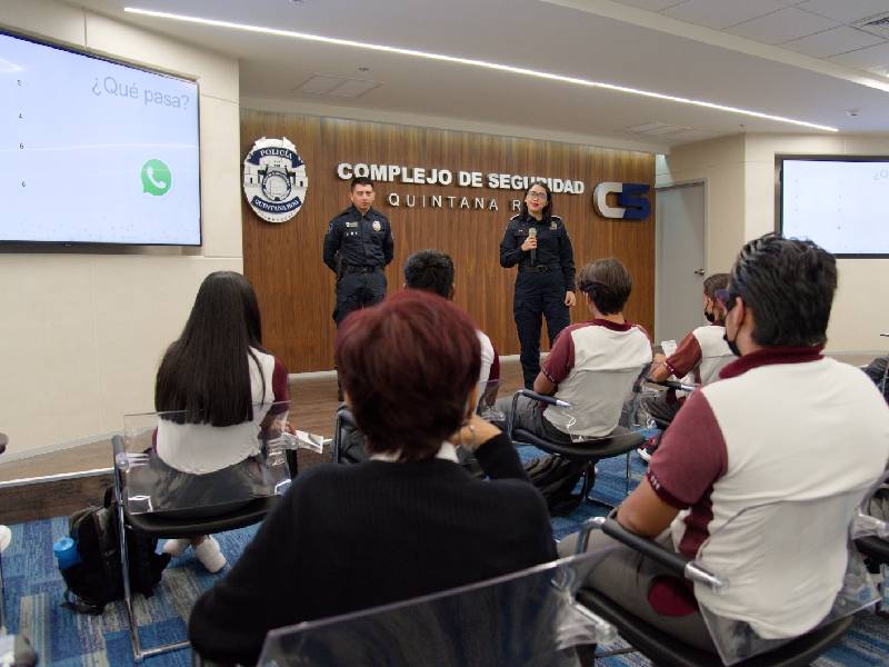 Previenen a estudiantes sobre riesgos cibernéticos