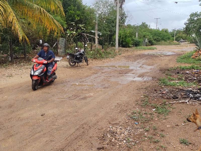 Piden pavimentación en colonia municipalizada hace 20 años
