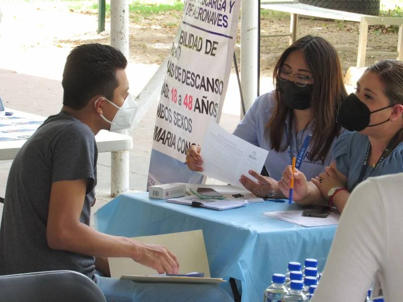 Batallan jóvenes quintanarroenses para encontrar empleo