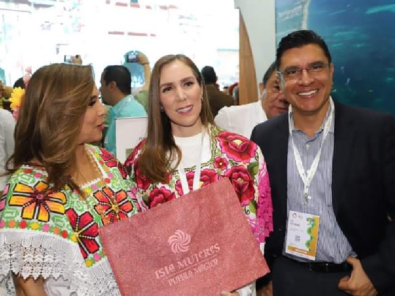 Acompaña Atenea Gómez Ricalde a la Gobernadora Mara Lezama en el corte de listón del Pabellón del Caribe Mexicano