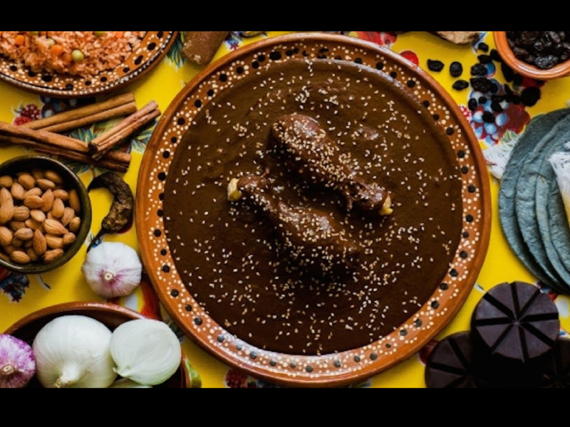 Mole rojo, emblemático platillo con sabor a México (1)