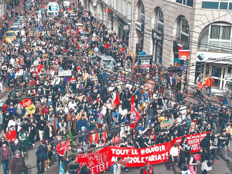 Nuevos disturbios en Francia contra reforma de pensiones
