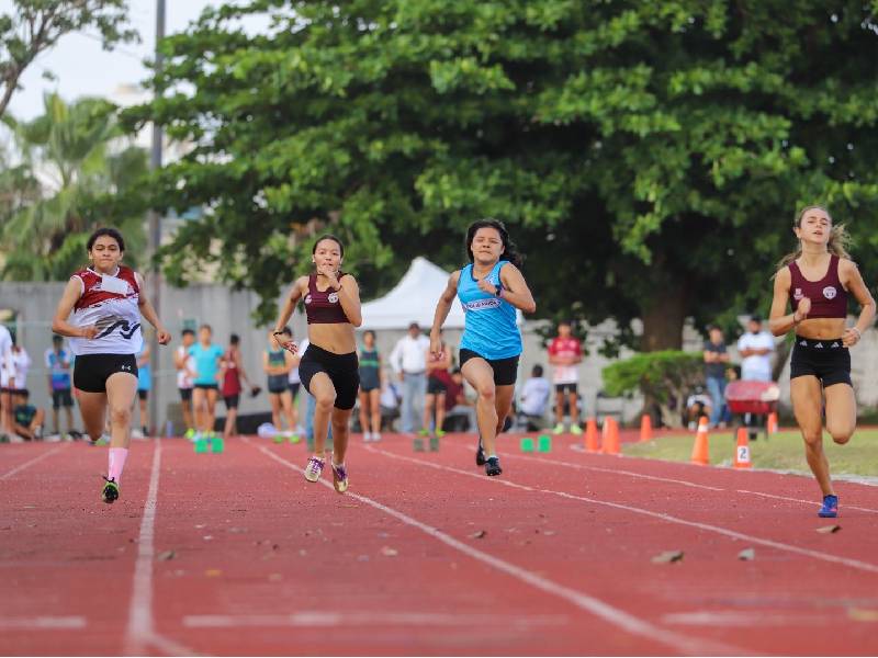 Atletas y triatletas cumplen sus eliminatorias en Cozumel