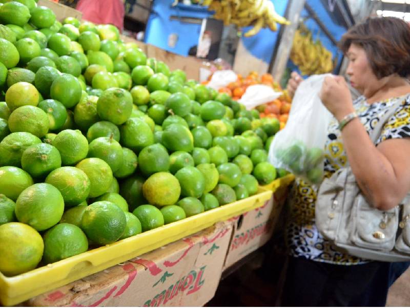 Sigue por las nubes el precio del limón
