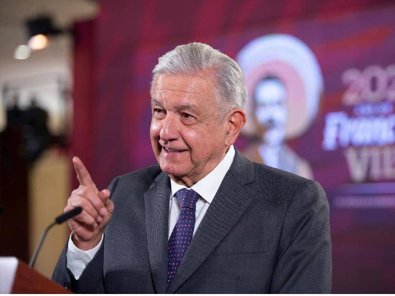 Sugiere AMLO que se quiten años de experiencia para ocupar un cargo profesional