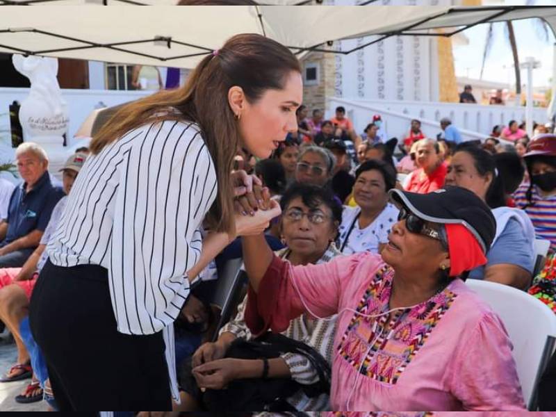 Atenea Gómez suma voluntades en beneficio de los isleños