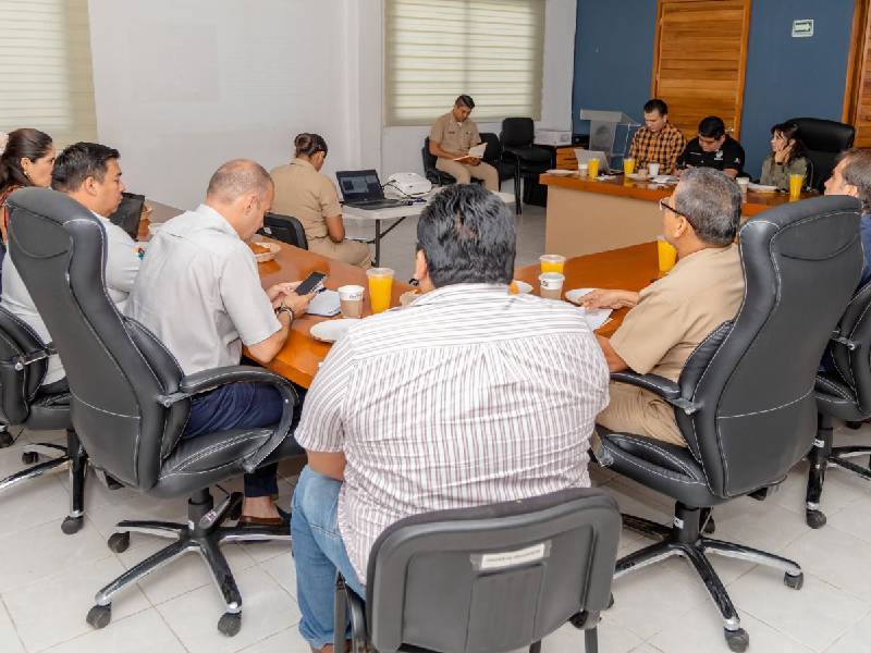 Tres niveles de gobierno se preparan para atención al sargazo en playas de Tulum