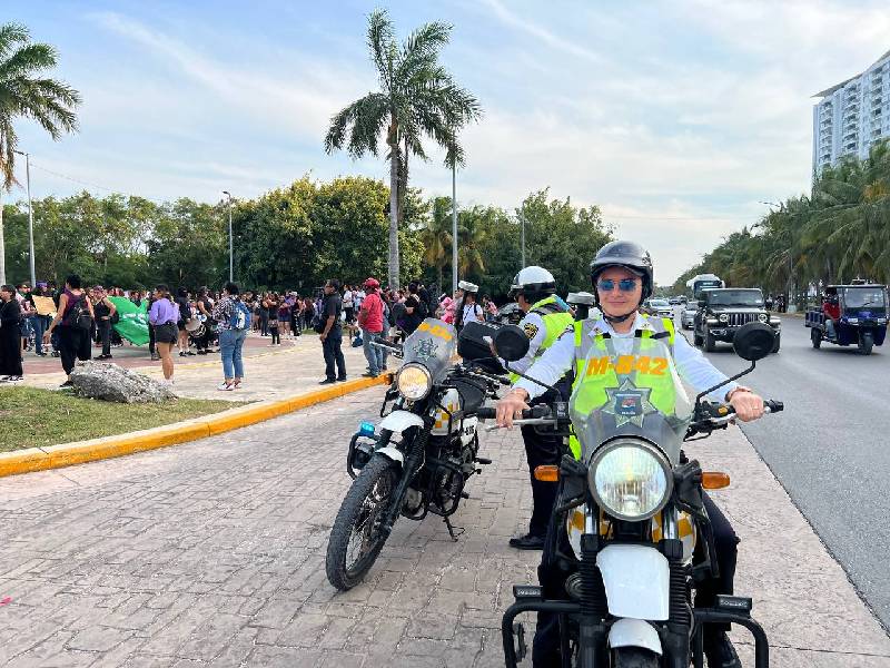 Mujeres encabezan operativo de seguridad por marcha feminista en Cancún