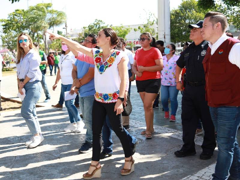 Lleva a Ana Paty Peralta mesa de seguridad al parque "El Crucero"