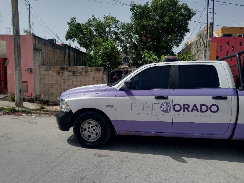 Policías de Cancún salvan la vida de un bebé que se asfixiaba