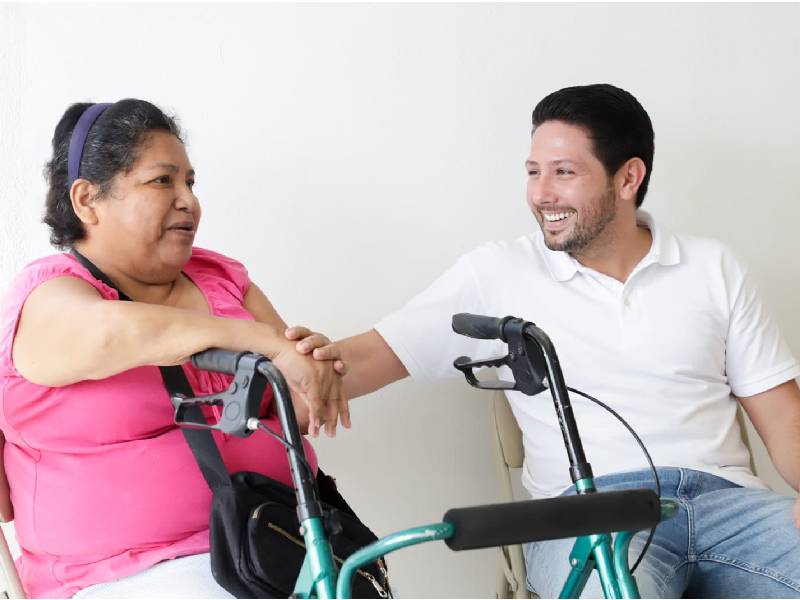 Renán Sánchez mantiene su compromismo de apoyar a las y los cozumeleños