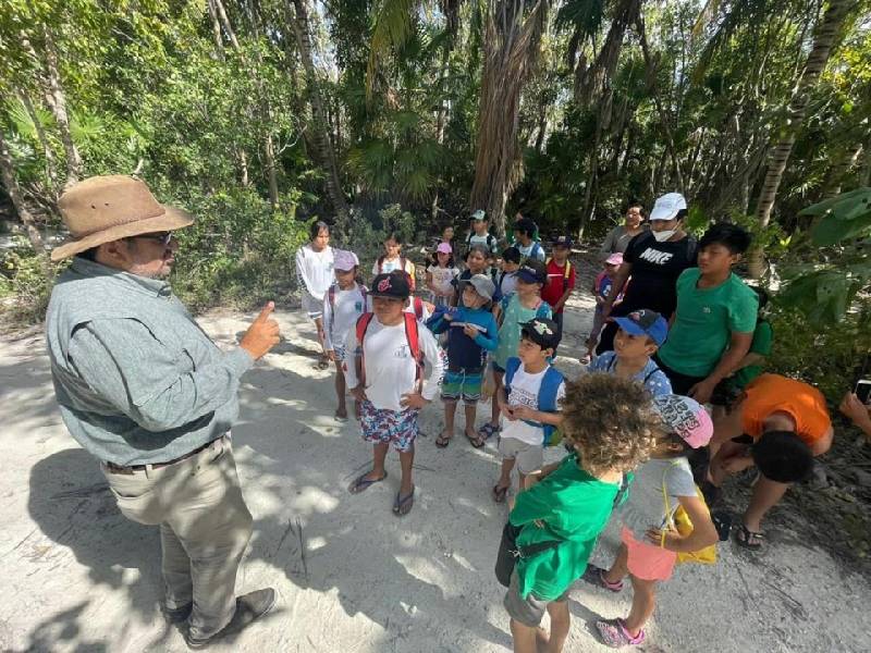 Jóvenes cozumeleños conocen reserva ecológica