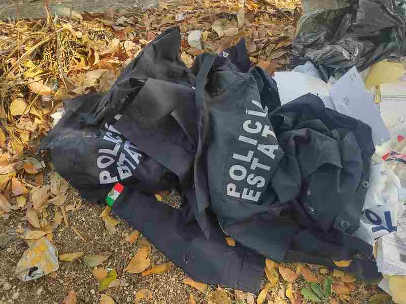 Abandono de uniformes de policía causa movilización