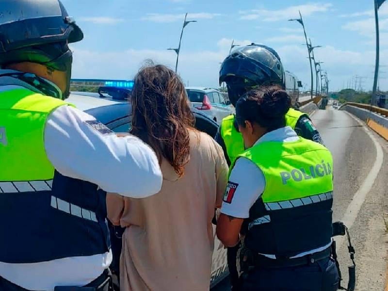 Agentes evitan que una mujer atente contra su vida