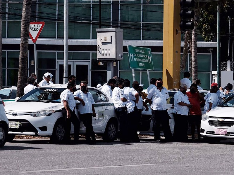 Darán castigo ejemplar a taxistas que agredan a choferes de Uber